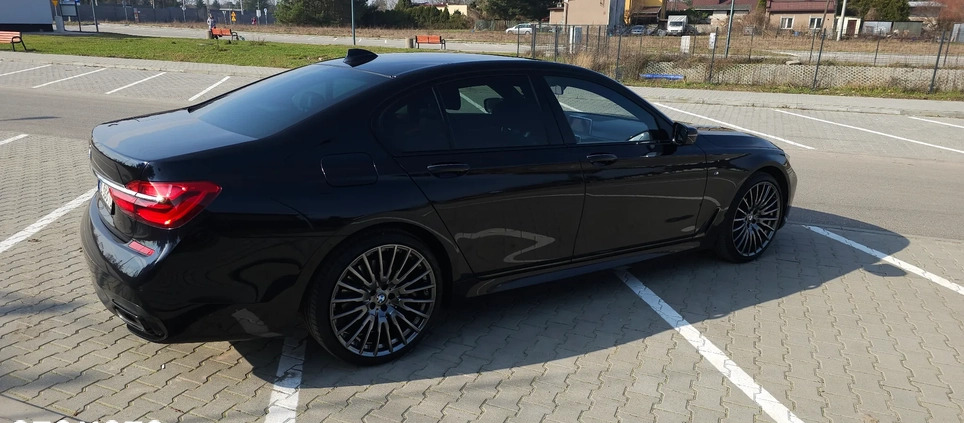 BMW Seria 7 cena 165000 przebieg: 260000, rok produkcji 2016 z Legionowo małe 497